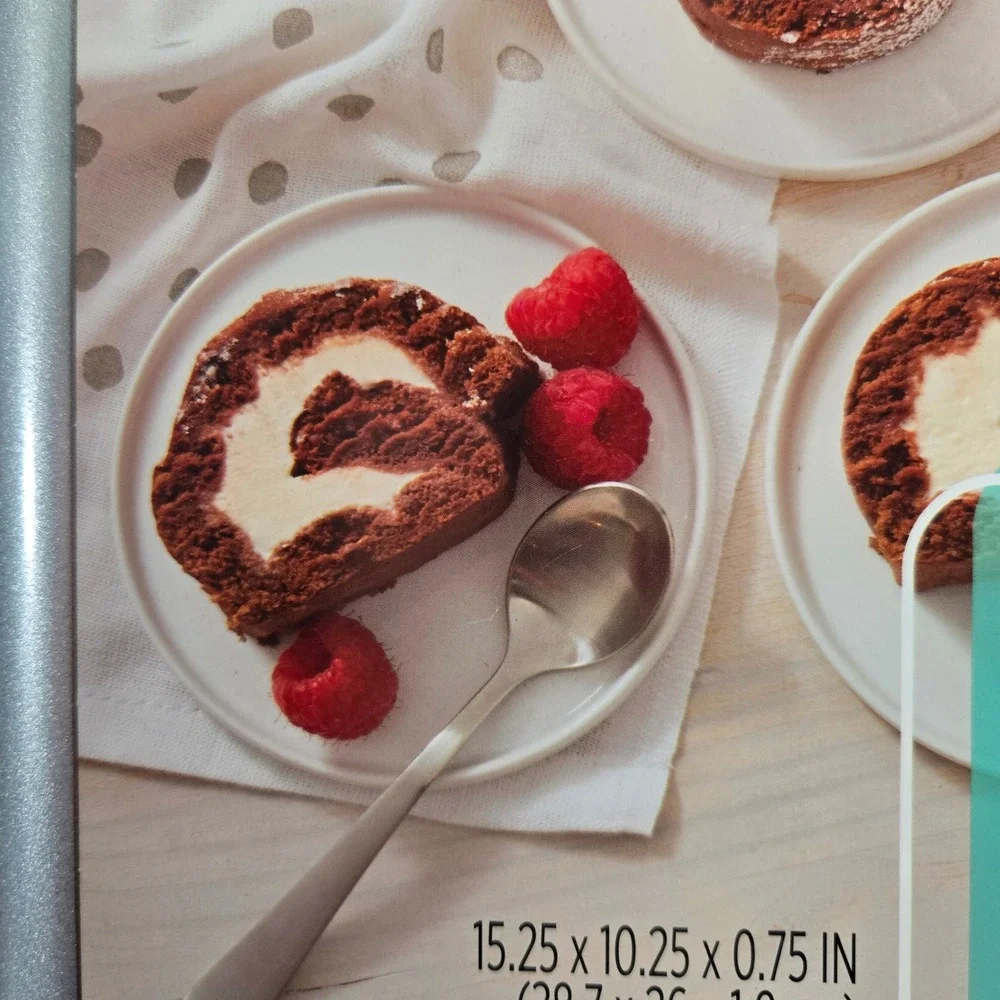 Wilton Recipe Right Non Stick Medium Baking Sheet 15.25 x 10.25 x 0.75 Inch‎